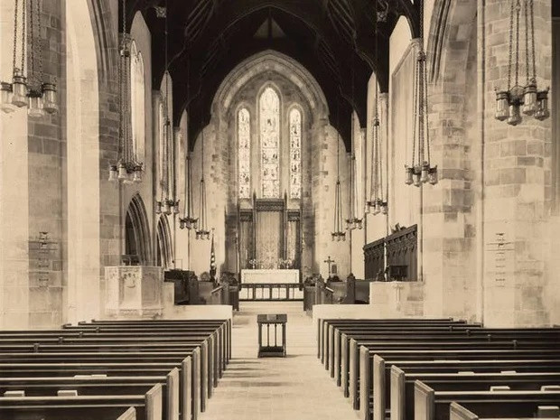 Nghề đuổi chó: Người làm nghề này được giao nhiệm vụ đuổi chó ra khỏi nhà thờ trong các buổi lễ vì những chú chó có thể gây rối, mất trật tự, phá hỏng buổi lễ nghiêm trang.