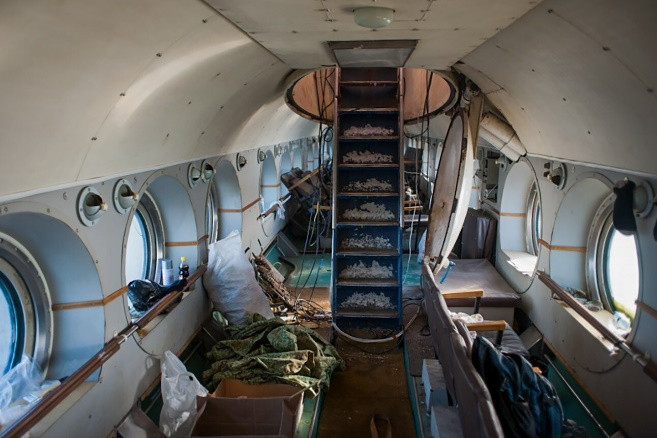 Đầu tháng 11/1992, chiếc tàu ngầm Neptune được vận chuyển đến đảo Antigua bằng xà lan. Các chuyên gia Nga đã qua đào tạo tại Sevmash cũng được cử đến đây để phục vụ cho việc bảo dưỡng và vận hành con tàu.