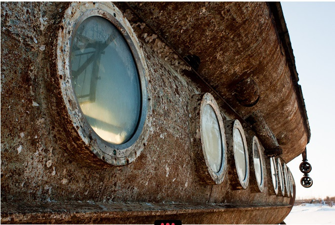 Chiều dài của 'Neptune' là 28 mét và chiều rộng 4 mét. Khi lặn xuống độ sâu 40 mét (tối đa 60 mét), tàu ngầm có thể đạt tốc độ lên đến 3,7 km/h.