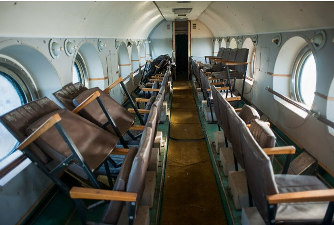 Neptune có thể chứa tới 40 hành khách, trong đó có 22 ô cửa. Thời gian của chuyến du ngoạn dưới nước là một giờ. 