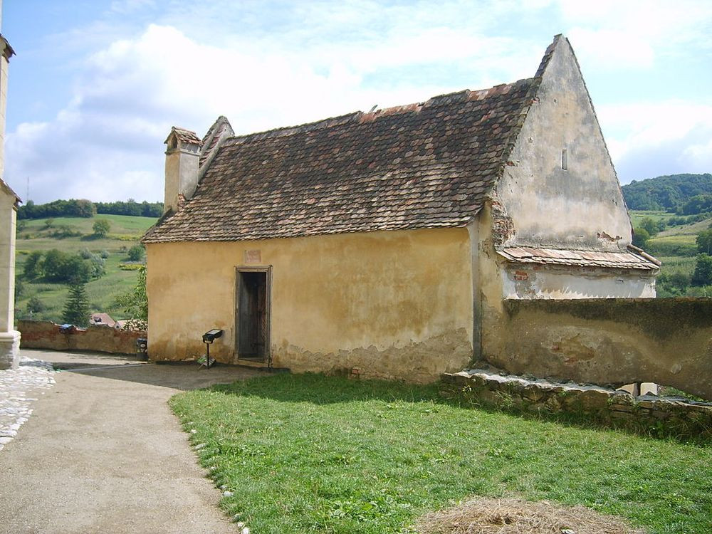 Ben trong 'nha tu hon nhan' giup han gan cac cap vo chong