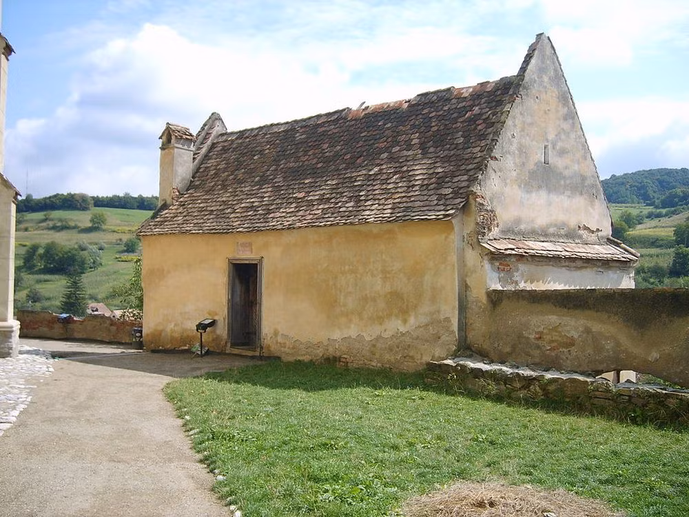 Ben trong 'nha tu hon nhan' giup han gan cac cap vo chong
