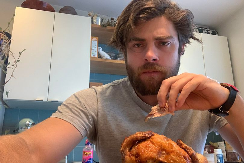 An 40 con ga quay trong 40 ngay, nguoi dan ong “ngay toi gia”-Hinh-2