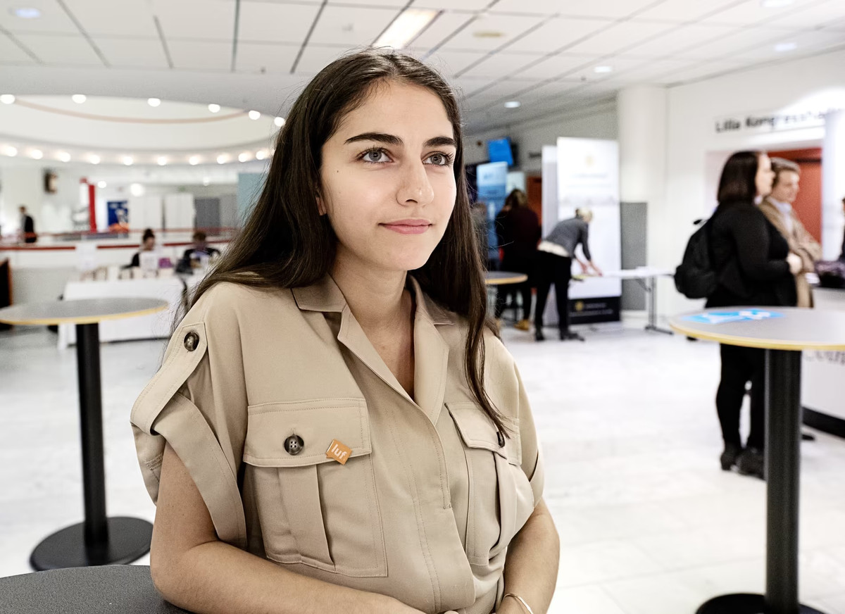 Nhan sắc nổi bật của nữ bộ trưởng Thụy Điển 26 tuổi - Hình 5 Nhan sac noi bat cua nu bo truong Thuy Dien 26 tuoi-Hinh-5