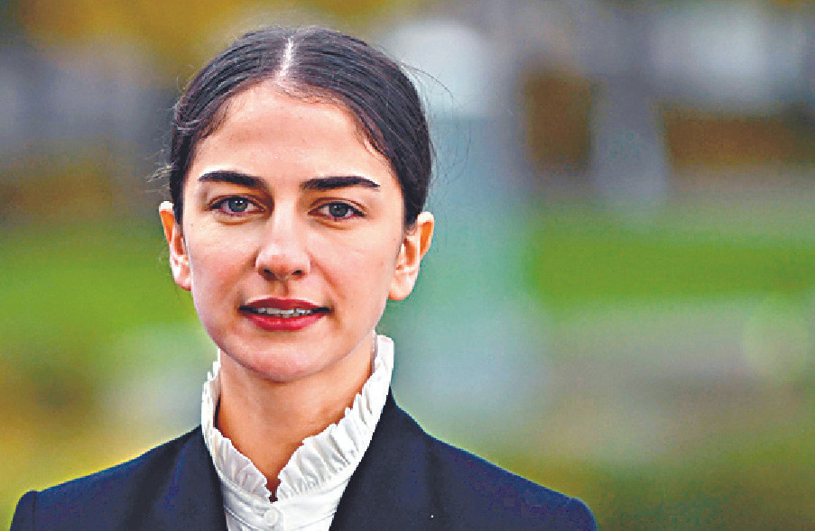 Nhan sắc nổi bật của nữ bộ trưởng Thụy Điển 26 tuổi - Hình 3 Nhan sac noi bat cua nu bo truong Thuy Dien 26 tuoi-Hinh-3