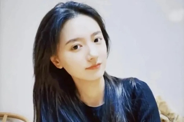 Giao vien qua xinh dep, truong hoc bi... chi trich