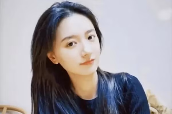 Giao vien qua xinh dep, truong hoc bi... chi trich