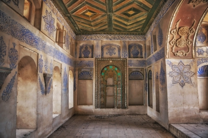 Trong thế kỷ 20, trải qua những xáo trộn chính trị khốc liệt, thành cổ Erbil trở thành nơi định cư của khoảng 1.000 gia đình người Kurd, với những khu nhà lụp xụp tạm bợ nằm xen lẫn những di tích cổ xưa bề thế.