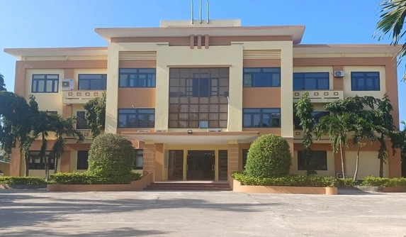 Quang Binh: Tam giu hinh su Pho GD Trung tam y te vi danh bac