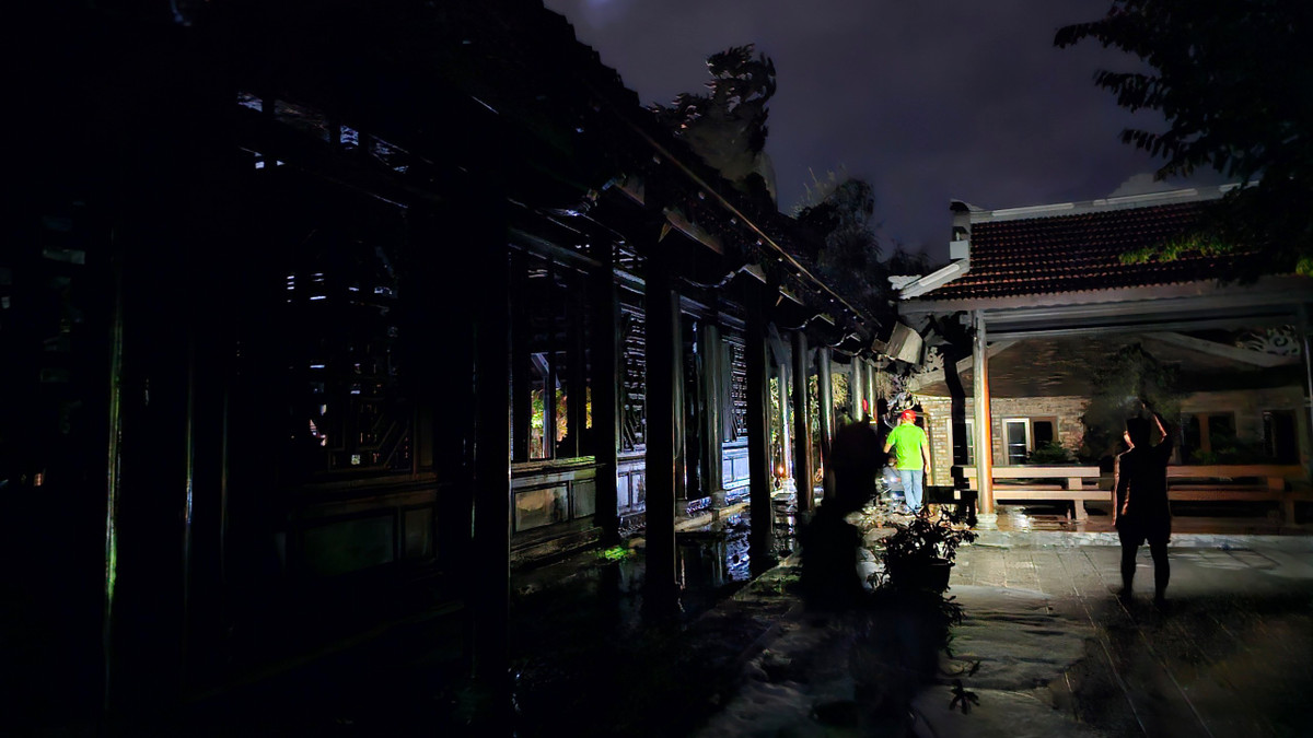 Nhờ vậy chỉ trong thời gian ngắn ngọn lửa được khống chế không để cháy lan rộng.