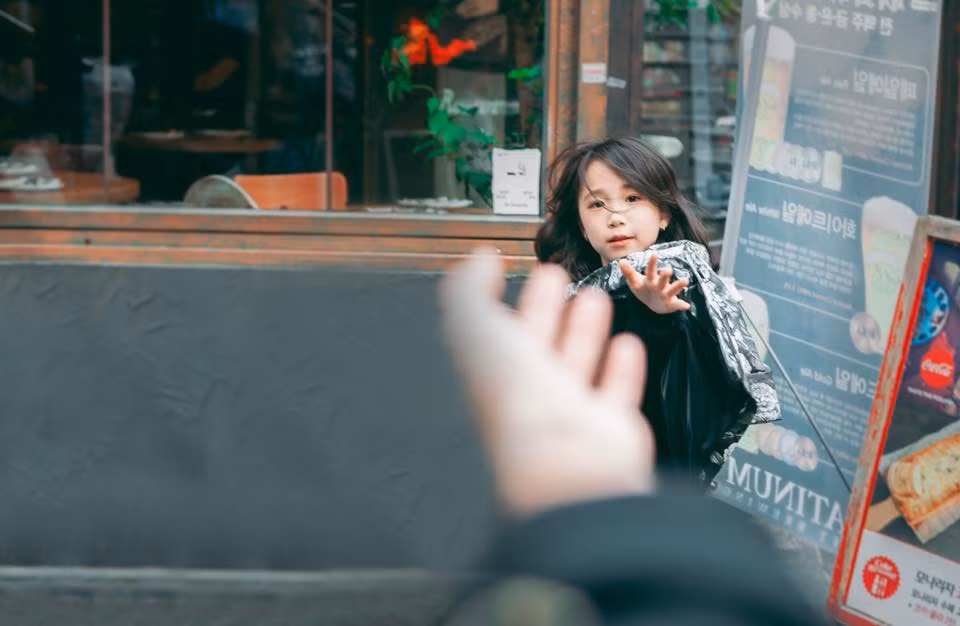 Trong mắt bà mẹ trẻ Minh Tâm, YeJin luôn là là một cô bé đáng yêu, dễ thương và vô cùng nhẹ nhàng, tình cảm.