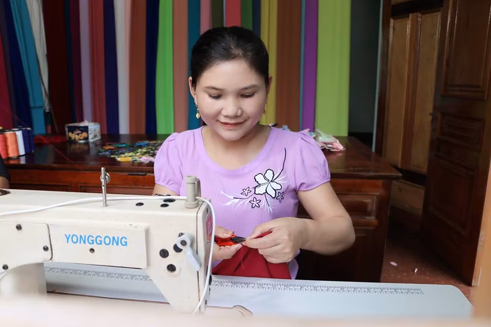 Chính hai cô con gái lớn học giỏi, biết suy nghĩ và hai con nhỏ chăm ngoan, biết nghe lời là "liều thuốc tiên" giúp mẹ của Thu luôn giữ được nét trẻ trung và xinh đẹp như thời con gái.