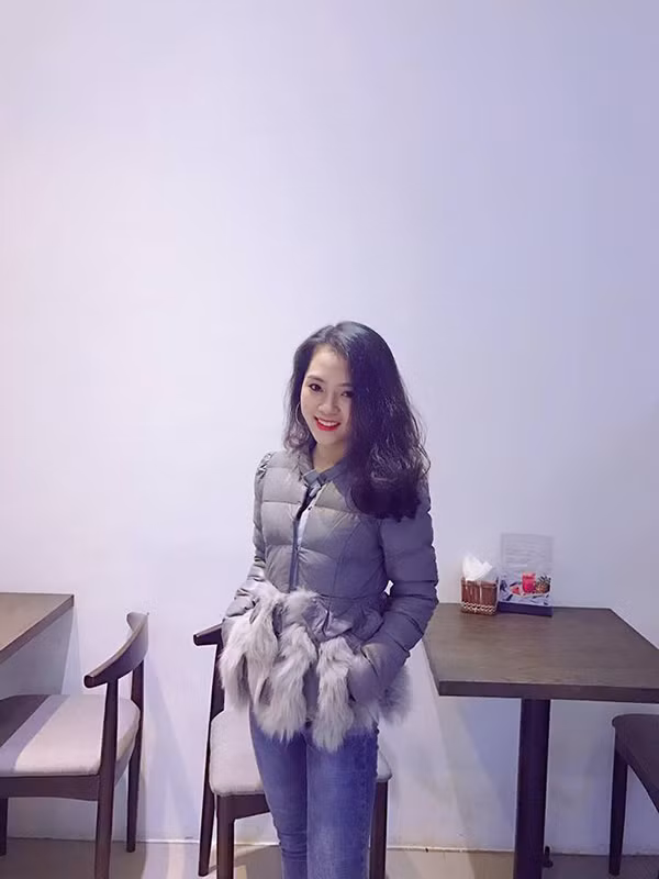 Nhìn hình, trông Linh có vẻ cao nhưng kỳ thực bên ngoài, cô bạn này sở hữu chiều cao 1m55. Linh không ngần ngại chia sẻ rằng, đây là lần đầu tiên cô bạn tham gia hoạt động và cảm thấy rất phấn khích khi được nhiều người chú ý.