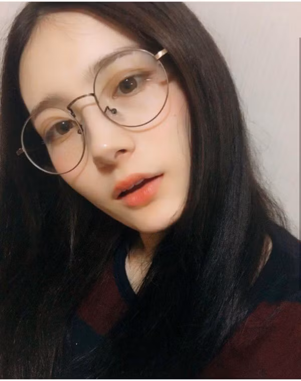 Đặc biệt, Svetlana sở hữu một đôi mắt trong veo khiến ai nhìn vào cũng muốn 'tan chảy'.