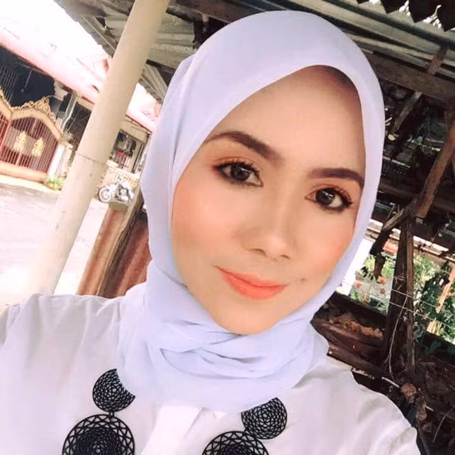 Co giao xinh dep cong hoc sinh bang qua nuoc lu-Hinh-2