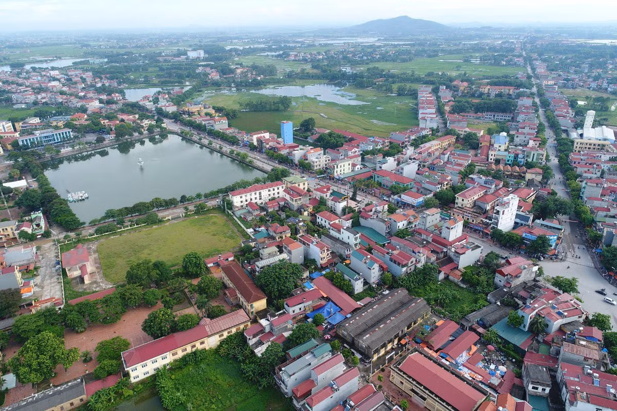 Khi nhóm công tác của Công an Hà Nội lên tới địa điểm theo chỉ dẫn của lái xe taxi là xã Trung Sơn (huyện Việt Yên, Bắc Giang). Trò chuyện với bà bán nước ven đường, các trinh sát được biết tại đây có có người phụ nữ tên Lệ mới sinh con và đi taxi về quê. Khi các trinh sát tới nhà, mẹ Lệ cho biết con gái mới sinh nhưng vừa về đã bế con về nhà chồng ở Đông Anh rồi. (Ảnh minh hoạ, nguồn Internet) 