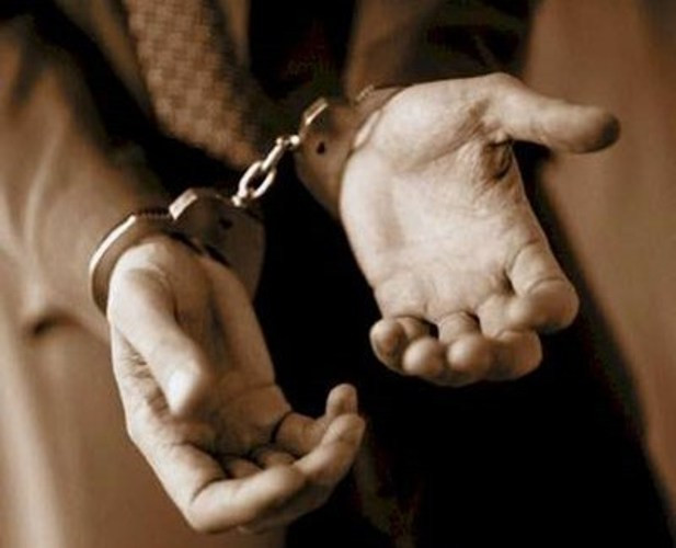 Trong suy nghĩ của Lệ, việc sử dụng nhiều xe, đi qua nhiều chặng đường là để cắt đuôi, xóa dấu vết thì cơ quan chức năng sẽ không tìm ra mình. Tuy nhiên, với những biện pháp nghiệp vụ nên chỉ trong thời gian ngắn, hành vi của Lệ đã bị bại lộ và đối tượng đã phải tra tay vào còng. Sau này, với hành vi phạm tội của mình, Lệ bị TAND thành phố Hà Nội tuyên phạt 4 năm tù. (Ảnh minh hoạ, nguồn Internet)