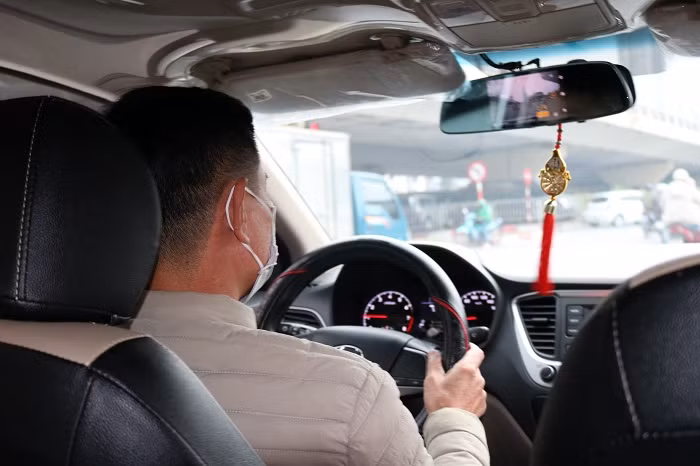 Hàng trăm xe ôm, lái xe taxi hoạt động xung quanh khu vực bệnh viện được xác minh, tuy nhiên chẳng thu được bất cứ kết quả nào. Cũng trong thời gian này, cơ quan điều tra tìm ra được 6 bé trai có cùng ngày sinh tại bệnh viện nhưng vì một lý do nào đó được cho nuôi. Thế nhưng, khi nhận diện thì gia đình chị Th. đều lắc đầu "không phải". (Ảnh minh hoạ, nguồn Internet) 