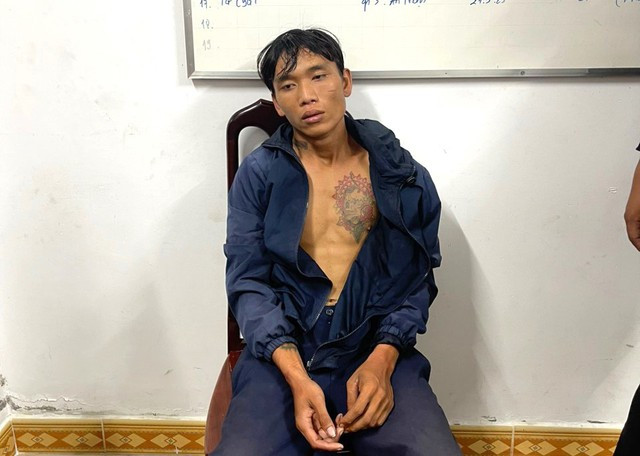  Cô giáo bị hiếp dâm, cướp tài sản ở trường mầm non: Ngày 29/3, tại trường mầm mon thuộc xã An Hòa, huyện Tam Nông, tỉnh Đồng Tháp sau khi ăn cơm trưa xong, cô X. (giáo viên của trường) đi rửa chén. Lúc này, cô X. phát hiện Phạm Châu Thanh (23 tuổi, ngụ xã An Hòa, huyện Tam Nông) núp tại phòng dụng cụ học tập của trường thì bất ngờ bị người này xông đến, kề dao vào cổ khống chế lôi vào nhà vệ sinh hiếp dâm. Sau đó, Thanh trói chân cô X. và yêu cầu đưa tiền, tài sản rồi bỏ trốn. Đến tối cùng ngày, lực lượng Công an đã bắt giữ Thanh. 