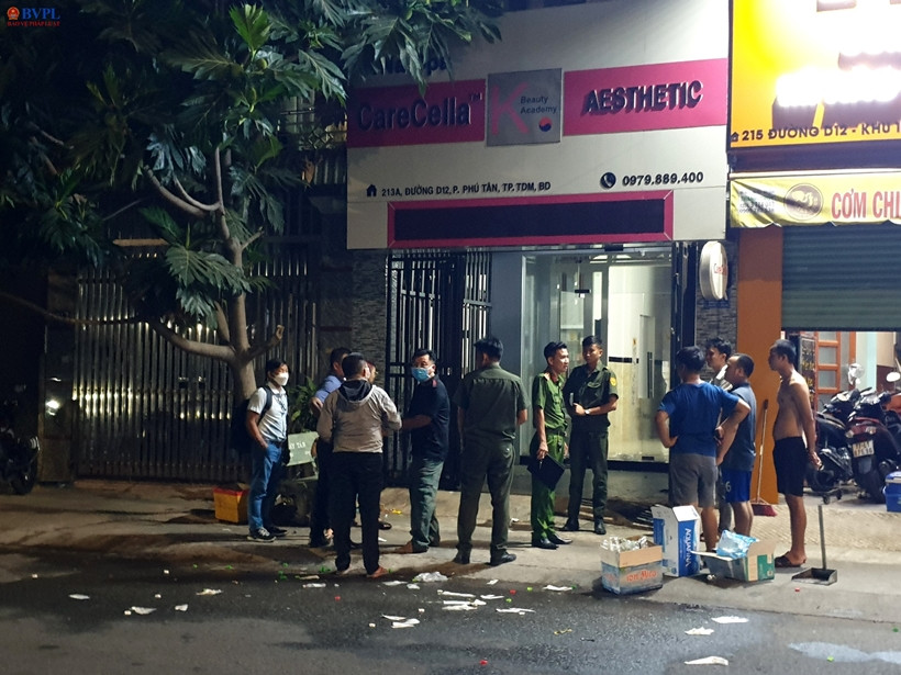  Khống chế người phụ nữ trong tiệm Spa để hiếp dâm: Nguyễn Chí Tâm (35 tuổi, quê tỉnh Đồng Tháp) và chị L.T.S. (36 tuổi) từng có quan hệ tình cảm nhưng do mâu thuẫn nên chị S. đề nghị chia tay. Ngày 20/3, Tâm tìm đến tiệm Spa của chị S. ở phường Phú Tân, TP Thủ Dầu Một, Bình Dương khống chế chị S. để ép chị này "quan hệ". Tâm còn yêu cầu chị S. phải chuyển cho Tâm 300 triệu đồng, nhưng chị S. nói không có tiền và chỉ chuyển 10 triệu đồng nên 2 người nảy sinh mâu thuẫn. Người đàn ông đã dùng hung khí khống chế và cố thủ bên trong nhà. Sau nhiều giờ đồng hồ Tâm đã bị lực lượng Công an bắt giữ. 