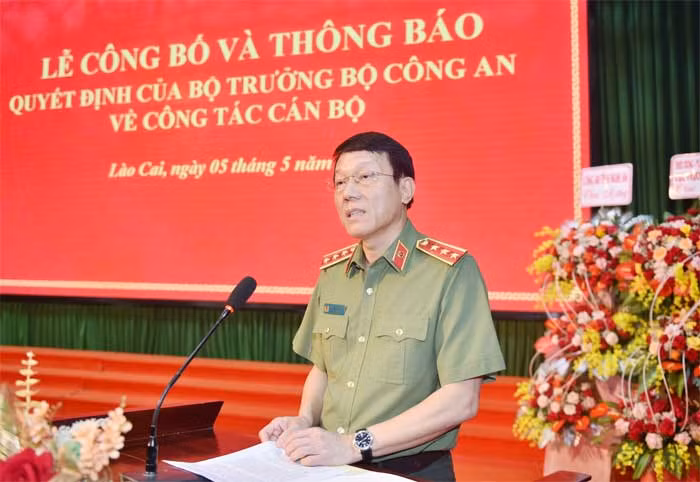 Dự buổi lễ có các đồng chí: Thượng tướng Lương Tam Quang, Ủy viên Trung ương Đảng, Thứ trưởng Công an; đại diện lãnh đạo các Cục nghiệp vụ Bộ Công an, lãnh đạo Công an các tỉnh Nghệ An, Yên Bái. (Ảnh: CAND)