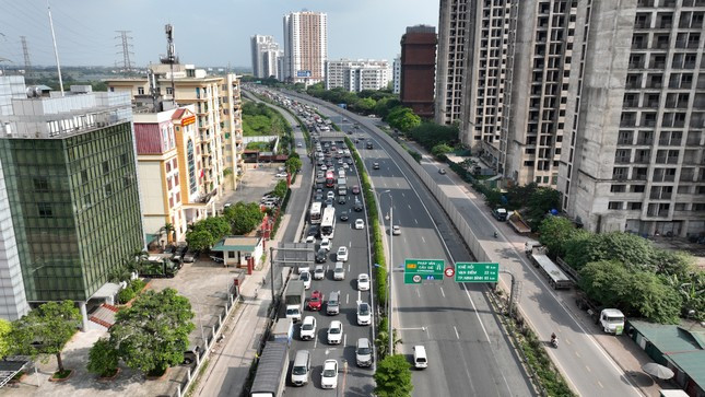 Khu vực lối ra cao tốc Pháp Vân - Cầu Giẽ nhìn từ trên cao. (Ảnh: Tiền Phong)
