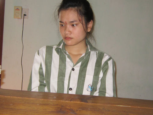 Linh khai do oán giận chị N nên đã mua số sim điện thoại rồi giả làm bạn thân chị N để "dụ" chị này ra ngoài vào tối 22/10. Khi gặp nhau tại khu vực vắng, Linh đã nhẫn tâm xuống tay sát hại chị N dù biết bạn mình đang mang thai. Gây án xong, Linh bỏ về nhà và sinh hoạt bình thường cho đến khi bị bắt giữ. Tại phiên xét xử sau đó, TAND tỉnh Quảng Bình đã tuyên phạt Linh phải chấp nhận hình phạt chung cho 2 tội danh "Giết người" và "cướp tài sản" là chung thân. 