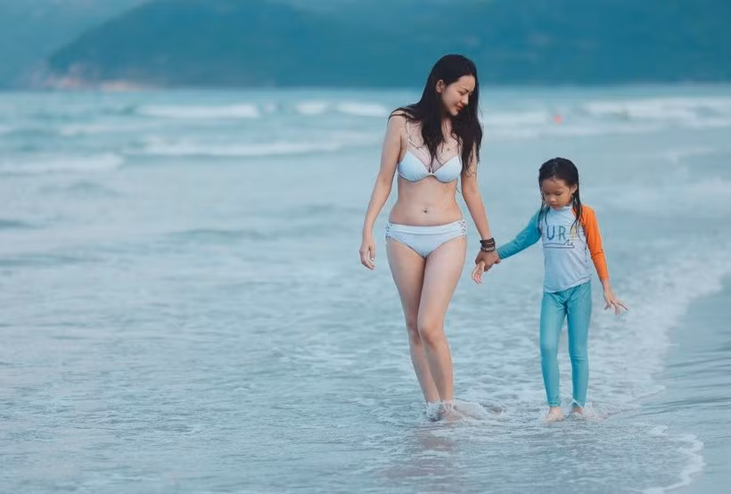 Cựu người mẫu còn khéo léo khoe nhan sắc xinh đẹp và vóc dáng thon thả. Hậu giảm cân thành công, Phan Như Thảo đã có sự thăng hạng rõ rệt về vóc dáng lẫn nhan sắc.