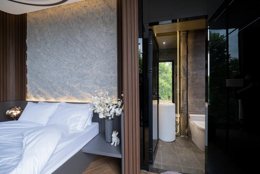 Khu vực phòng ngủ được tiết giảm nhẹ nhàng hơn, chăm chút cho sự riêng tư và dễ chịu của từng thành viên gia đình.