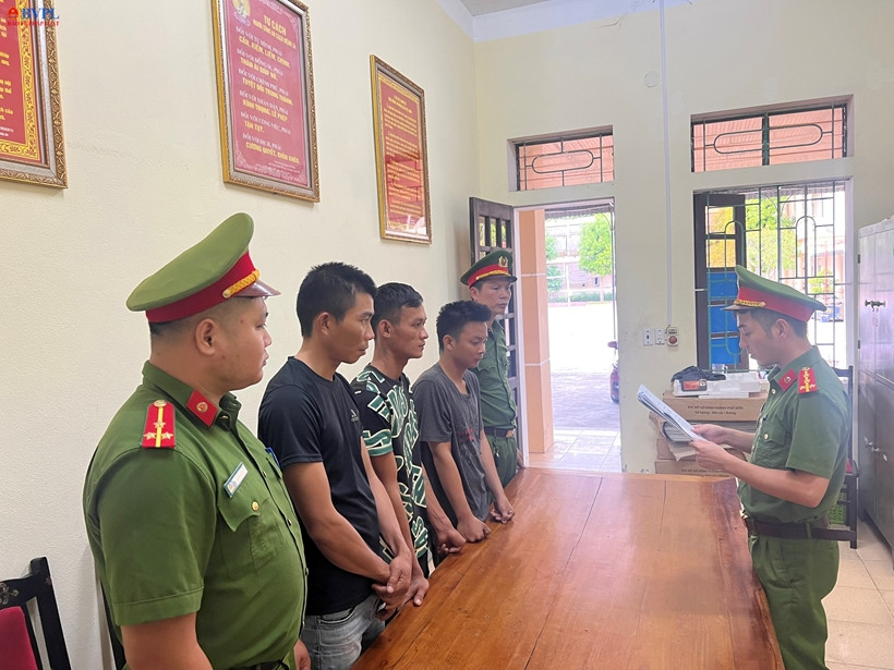 Bắt 3 thanh niên trộm máy tời của đơn vị thi công đường dây 500kV Bat 3 thanh nien trom may toi cua don vi thi cong duong day 500kV