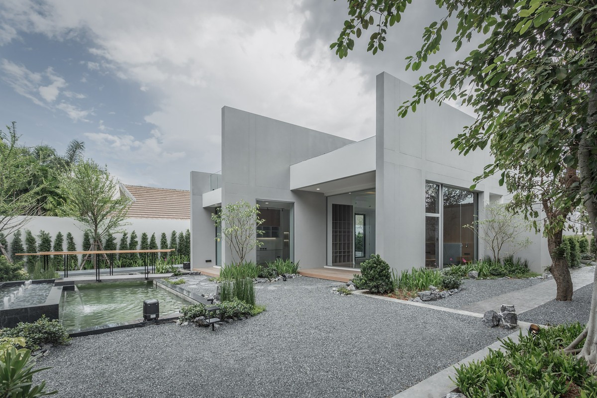 Từ yêu cầu của gia chủ, ngôi nhà một tầng có diện tích 500m2 với hai gian đã được xây dựng.