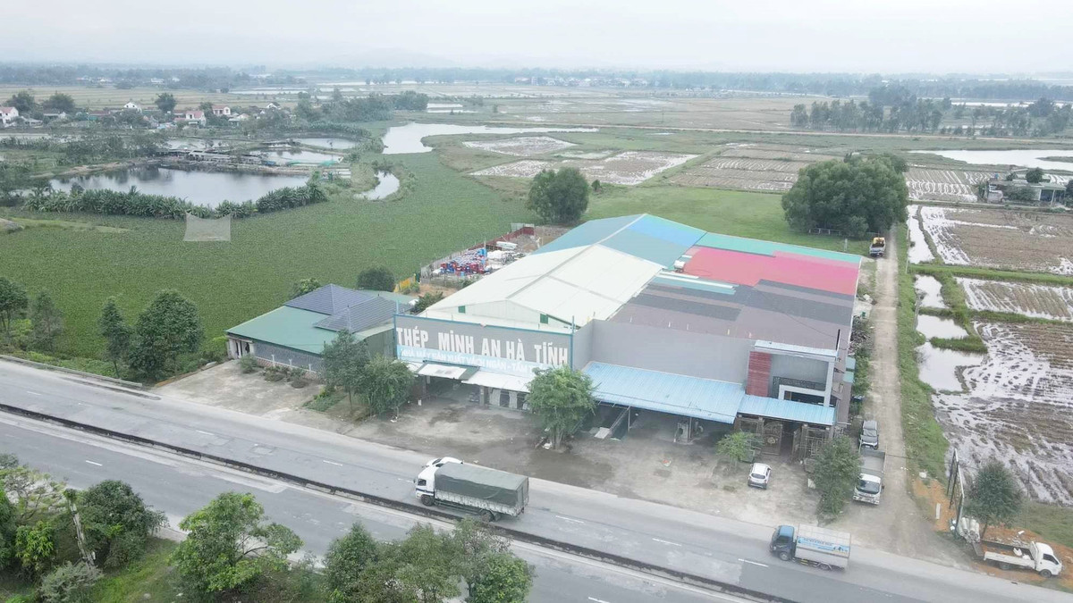 Biến đất nông nghiệp thành xưởng tôn, Tuấn Đức Phát bị phạt 44 triệu đồng Bien dat nong nghiep thanh xuong ton, Tuan Duc Phat bi phat 44 trieu dong