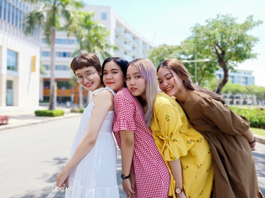 Bộ 4 camera gồm một camera chính 48 MP, một camera siêu góc rộng 119 độ hỗ trợ chụp macro 8 MP, một ống kính đơn sắc 2 MP và ống kính chân dung 2 MP trên Oppo A91 hứa hẹn mang đến cho người dùng trẻ...