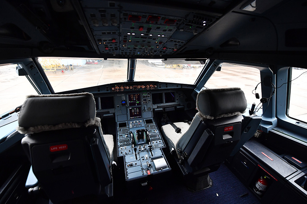 Nhằm hạn chế điều kiện để virus nCoV tồn tại và phát triển, VNA đã điều chỉnh nhiệt độ khoang hành khách lên 26 độ C và duy trì suốt thời gian bay trên tất cả chuyến bay (các chuyên gia y tế nhận định virus nCoV thường suy yếu khi nhiệt độ trên 25 độ C).