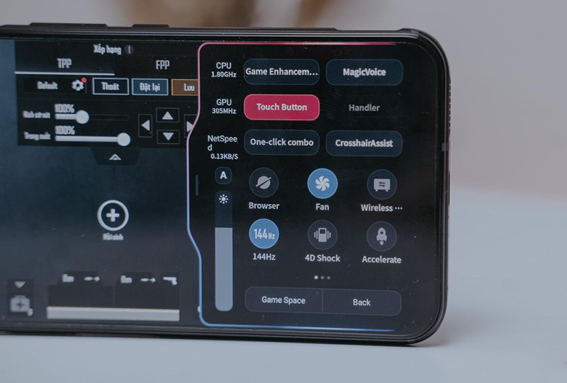 ó một quạt làm mát với tốc độ tối đa 15000 vòng / phút. Nubia cho biết diện tích ống dẫn khí cho quạt làm mát đã tăng tới 56% so với thế hệ trước