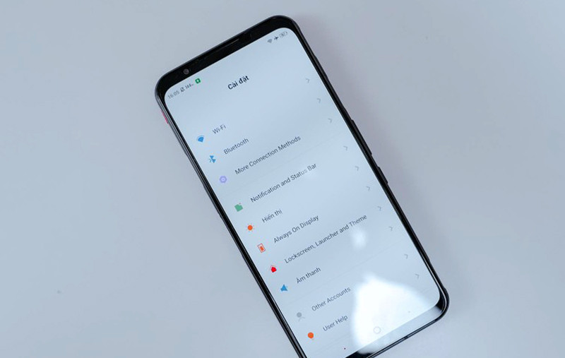 Trang bị Wi-Fi 6 và GPS tần số kép. Red Magic 5G có loa kép với DTS X Ultra. Một số nhược điểm của chiếc máy này đó là khối lượng 218g có vẻ khá nặng, kén người dùng và giao diện của Nubia chưa bao giờ làm tốt cho người Việt, chuyển sang ngôn ngữ tiếng Việt nhưng vẫn còn rất nhiều mục để ở tiếng Anh.