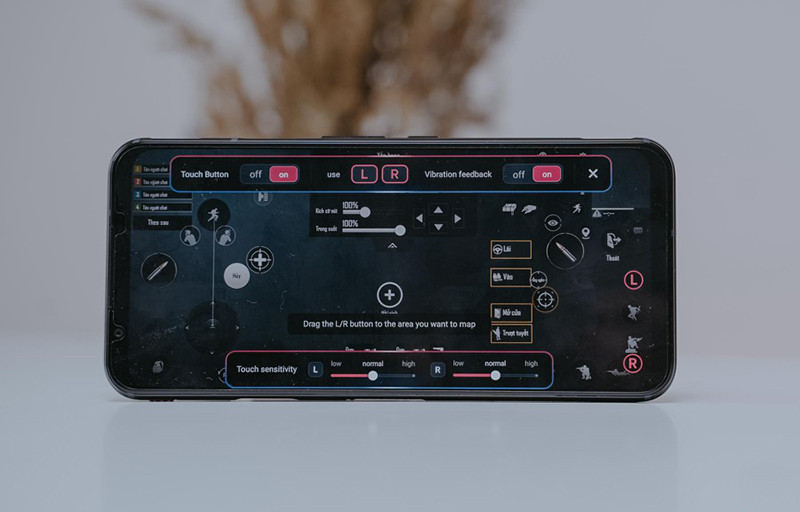 ubia Red Magic 5G được trang bị chip xử lý Qualcomm Snapdragon 865 mới nhất, RAM 8GB UFS 3.0, ROM 128GB LPDDR5, chạy trên Android 10 và giao diện Red Magic OS V3. Máy sở hữu công nghệ làm mát kép ICE 3.0 kết hợp giữa làm mát không khí và làm mát bằng chất lỏng.