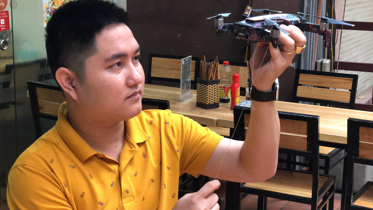 Sau khi buộc pin được gắn vào flycam và được kiểm tra độ chắc.