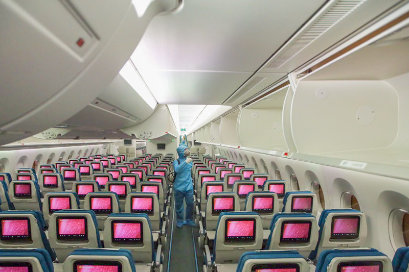 Tất cả các vị trí có thể tiếp xúc với khách hàng đều được phun thuốc khử trùng nghiêm ngặt.