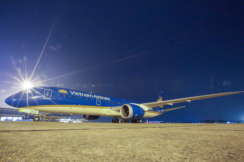 Từ 0h00 ngày 25/3/2020, Vietnam Airlines thực hiện phun khử trùng máy bay và lau chùi vệ sinh trang thiết bị toàn bộ đội tàu bay ngay sau khi hạ cánh tại Hà Nội, Đà Nẵng và TP.HCM.