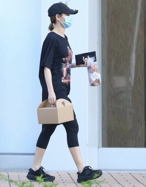 My nhan TVB lam shipper vi that nghiep?