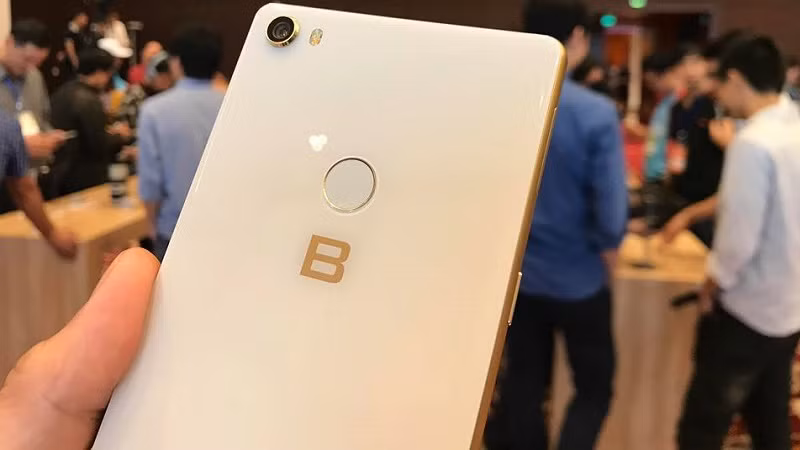 Bphone 4 se co phan khuc gia re?