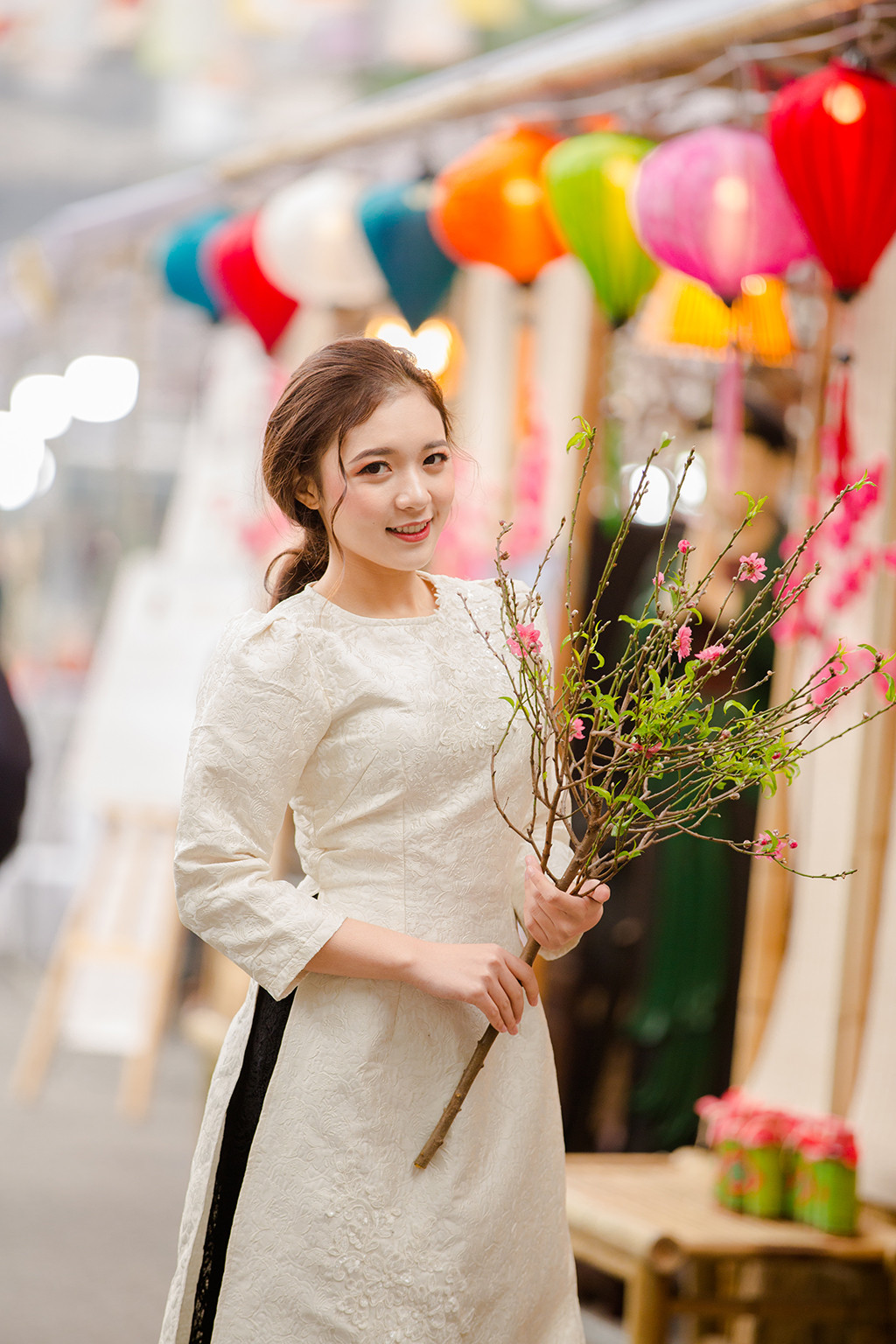 Bộ ảnh chào xuân 2020 của Hot girl Hà Thành này nhanh chóng là tâm điểm của giới công nghệ và làng game liên quân mobile.