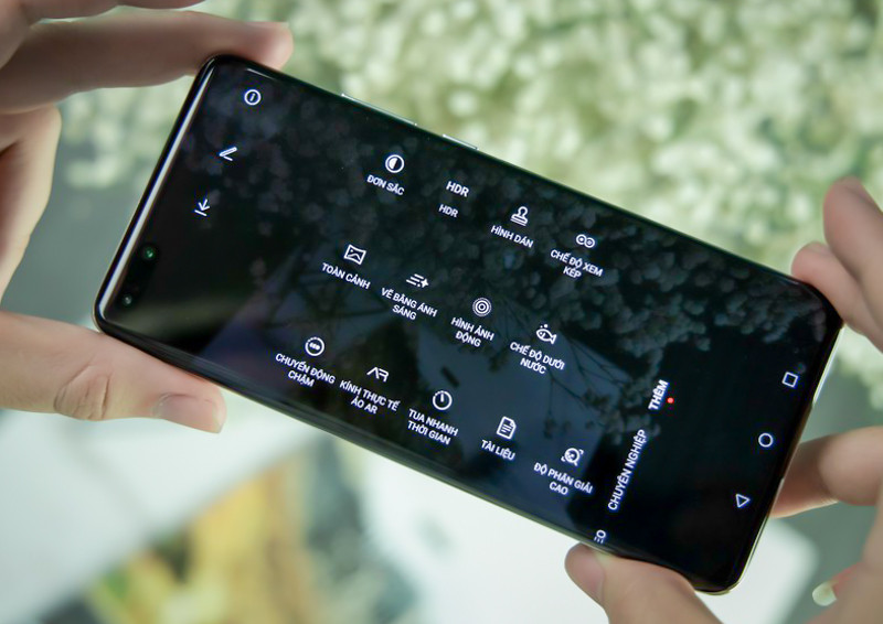 Trang bị đầy đủ các chế độ chụp hình. từ HDR, đơn sắc, toàn cảnh, ảnh động, chế độ dưới nước...