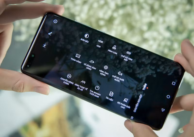 Trang bị đầy đủ các chế độ chụp hình. từ HDR, đơn sắc, toàn cảnh, ảnh động, chế độ dưới nước...