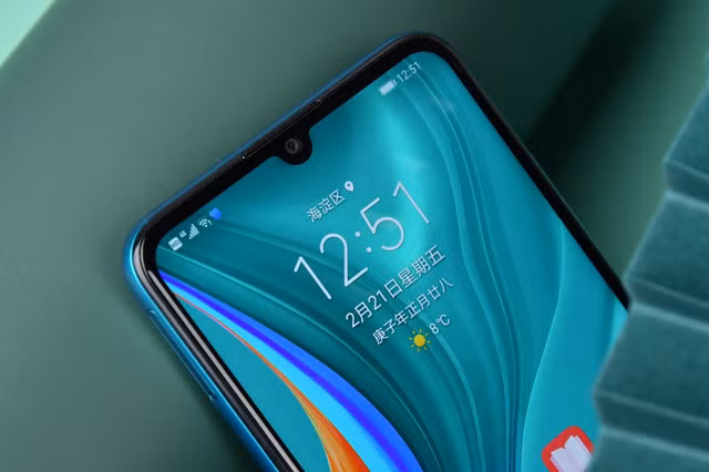 Máy ảnh selfie 8 MP, f/2.0.