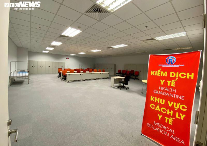 Hành khách từ vùng dịch có biểu hiện nghi nhiễm Covid-19 được đưa tới khu vực cách ly Y tế trước khi điều chuyển tới khu vực cách ly tập trung, cách ly tại địa điểm chỉ định hoặc bệnh viện nếu cần thiết.