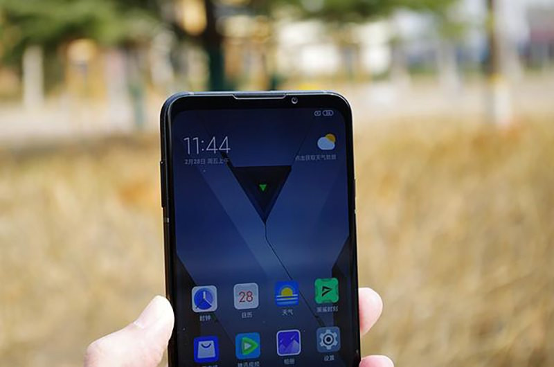 Giá thấp nhất của Tencent Black Shark Game Phone 3 là 3499 NDT (khoảng 11,6 triệu đồng), và giá thấp nhất của Tencent Black Shark Game Phone 3 Pro là 4699 NDT (15,6 triệu đồng).