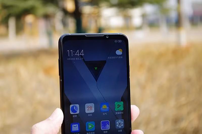 Giá thấp nhất của Tencent Black Shark Game Phone 3 là 3499 NDT (khoảng 11,6 triệu đồng), và giá thấp nhất của Tencent Black Shark Game Phone 3 Pro là 4699 NDT (15,6 triệu đồng).