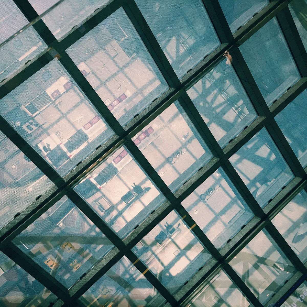 Một bức hình có thể sẽ khiến nhiều người suy nghĩ lại về khả năng của chiếc iphone 6 đã lỗi thời. Từ xử lý sáng, tới chi tiết đều rất ưng lòng người. Một ý tưởng đầy sáng tạo và lựa chọn khung hình ấn tượng. (Ảnh: Hoàng Gia Hà Phong)